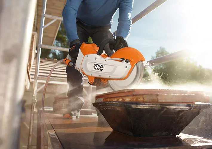 Akumulátorový rozbrušovací stroj STIHL TSA 230